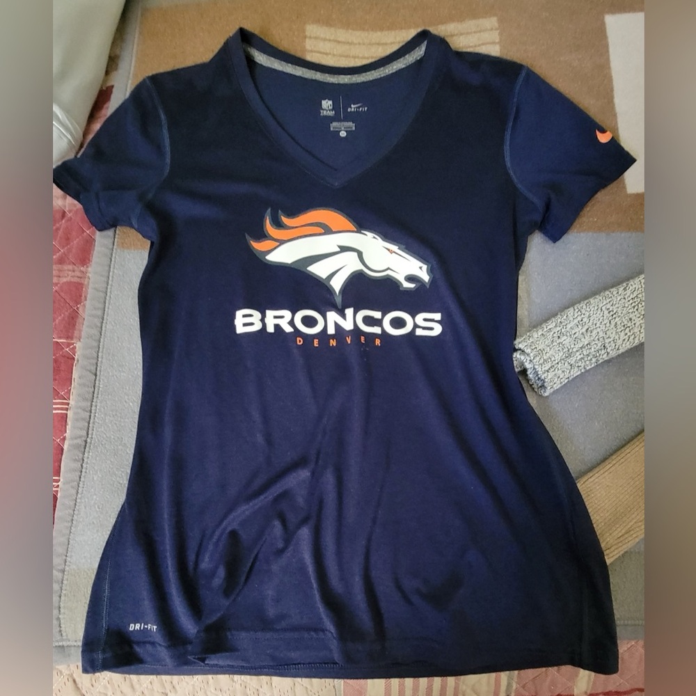 🧡NWOT Women’s Denver Broncos Top🧡